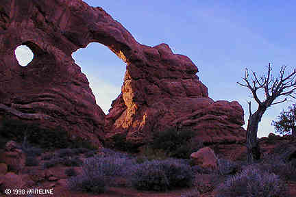 All images Copyright © 1997 - 2000 WriteLine. All Rights Reserved. Turret Arch
