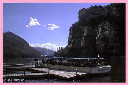 All images Copyright © 1997 - 2000 WriteLine. All Rights Reserved. River Tour through Gates of the Mountains