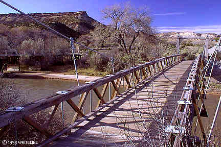 All images Copyright © 1997 - 2000 WriteLine. All Rights Reserved. Suspension bridge over Rio Grande